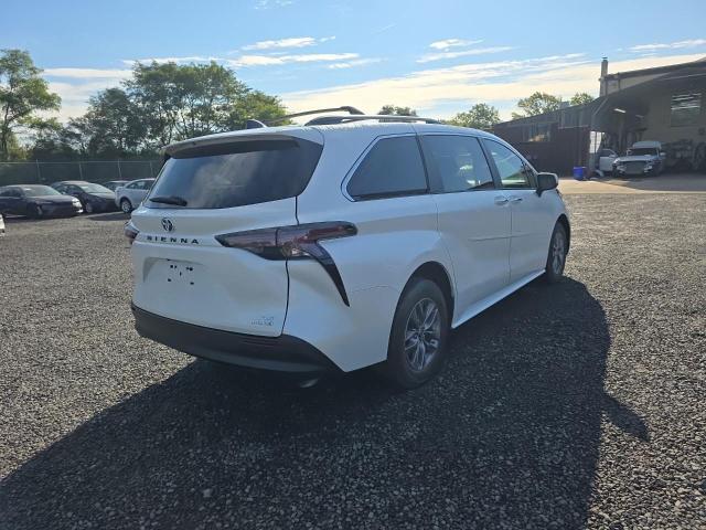 5TDYRKEC3RS190670 - 2024 TOYOTA SIENNA XLE თეთრი ფოტო 4