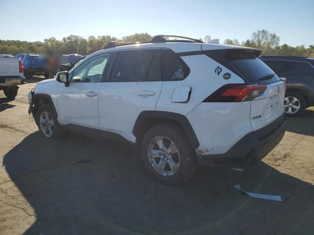 2T3P1RFV9LW126215 - 2020 TOYOTA RAV4 XLE WHITE photo 2