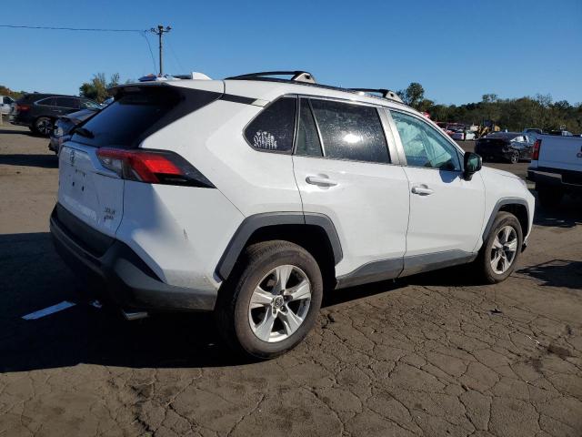 2T3P1RFV9LW126215 - 2020 TOYOTA RAV4 XLE WHITE photo 3