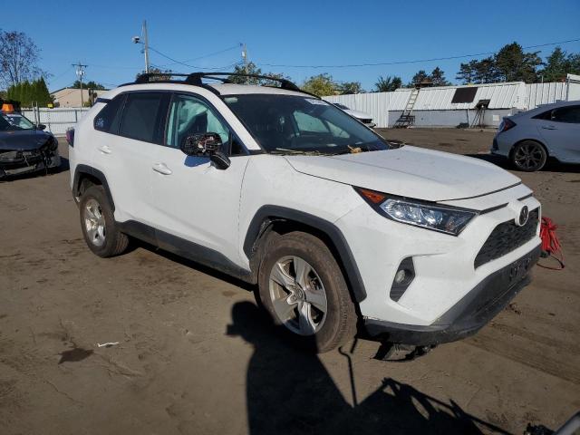 2T3P1RFV9LW126215 - 2020 TOYOTA RAV4 XLE WHITE photo 4