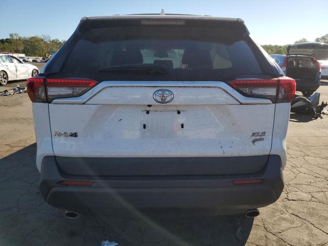 2T3P1RFV9LW126215 - 2020 TOYOTA RAV4 XLE WHITE photo 6