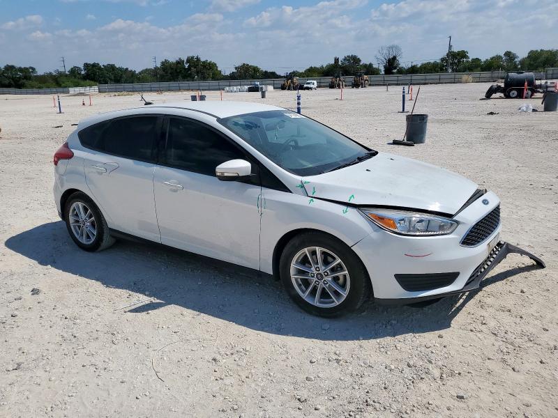 1FADP3K28HL295412 - 2017 FORD FOCUS SE WHITE photo 4