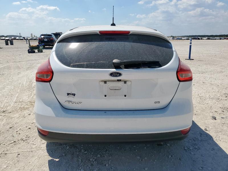 1FADP3K28HL295412 - 2017 FORD FOCUS SE WHITE photo 6