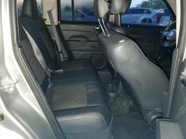 1C4NJPBA4GD732586 - 2016 JEEP PATRIOT SPORT Argent photo 11