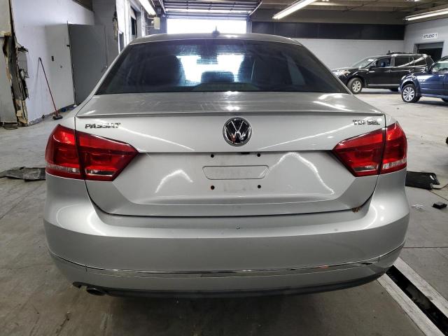 1VWCN7A39DC134944 - 2013 VOLKSWAGEN PASSAT SEL Gris foto 6