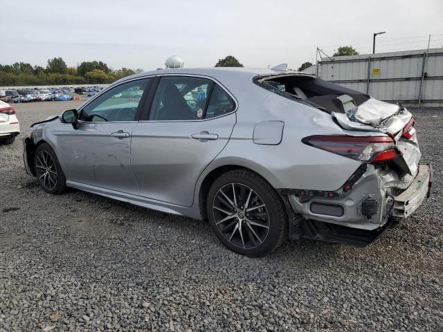 4T1T11BK6NU060794 - 2022 TOYOTA CAMRY SE SILVER photo 2