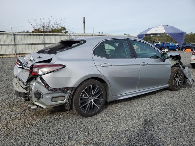 4T1T11BK6NU060794 - 2022 TOYOTA CAMRY SE SILVER photo 3
