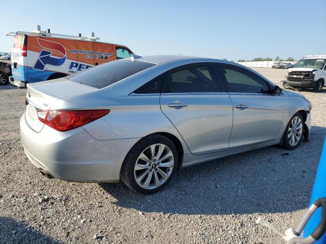 5NPEC4AB2CH413419 - 2012 HYUNDAI SONATA SE 银色 照片 3