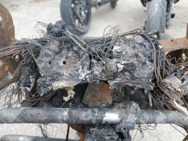 1HD1FC4187Y635789 - 2007 HARLEY-DAVIDSON FLHTCUI 烧焦的 照片 7