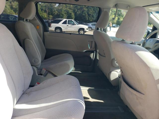5TDJK3DC5BS018949 - 2011 TOYOTA SIENNA LE SILVER photo 11