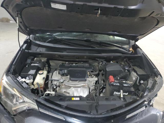 JTMBFREV6JJ213143 - 2018 TOYOTA RAV4 LE Серый фото 12