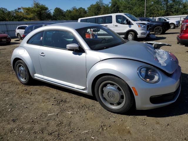 3VWHP7AT2CM627572 - 2012 VOLKSWAGEN BEETLE SILVER photo 4
