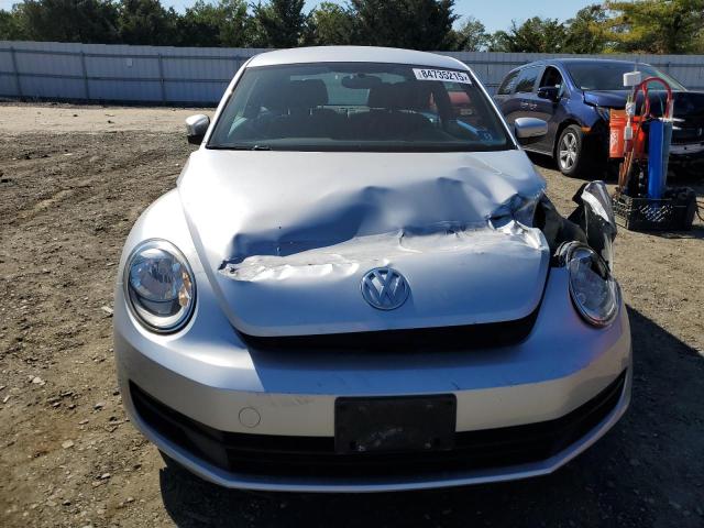 3VWHP7AT2CM627572 - 2012 VOLKSWAGEN BEETLE SILVER photo 5