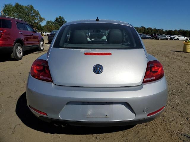 3VWHP7AT2CM627572 - 2012 VOLKSWAGEN BEETLE SILVER photo 6