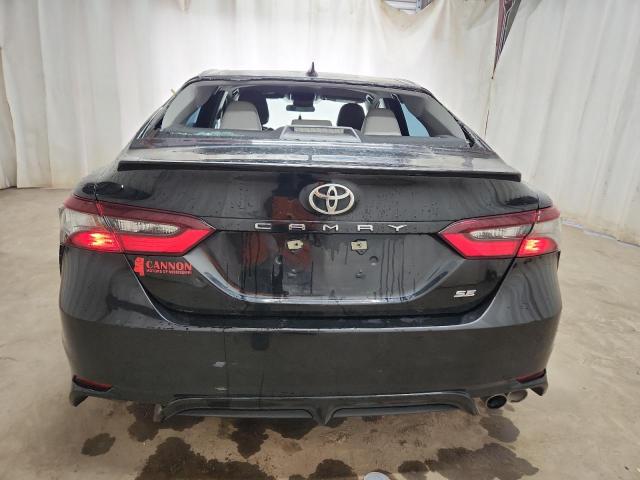 4T1G11AK6NU643028 - 2022 TOYOTA CAMRY SE 黑色 照片 6