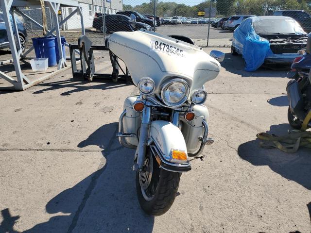 1HD1FCW1X2Y648100 - 2002 HARLEY-DAVIDSON FLHTCUI WHITE photo 2