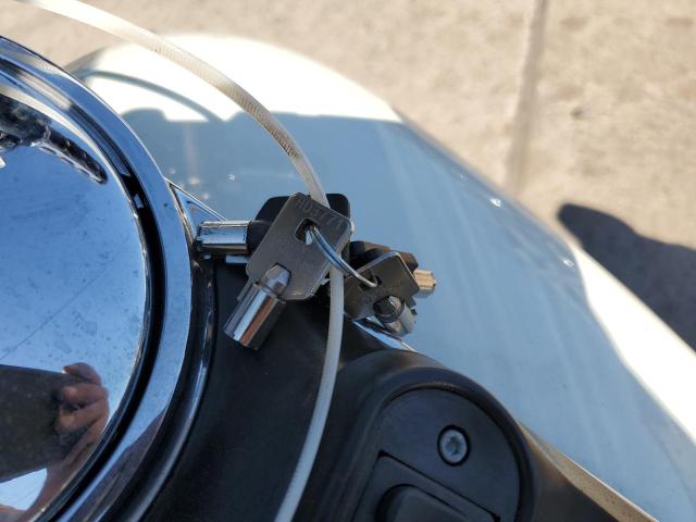 1HD1FCW1X2Y648100 - 2002 HARLEY-DAVIDSON FLHTCUI WHITE photo 8