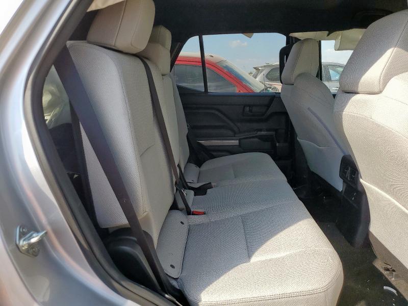 JTEVA5AR3S5002713 - 2025 TOYOTA 4RUNNER SR5 银色 照片 11