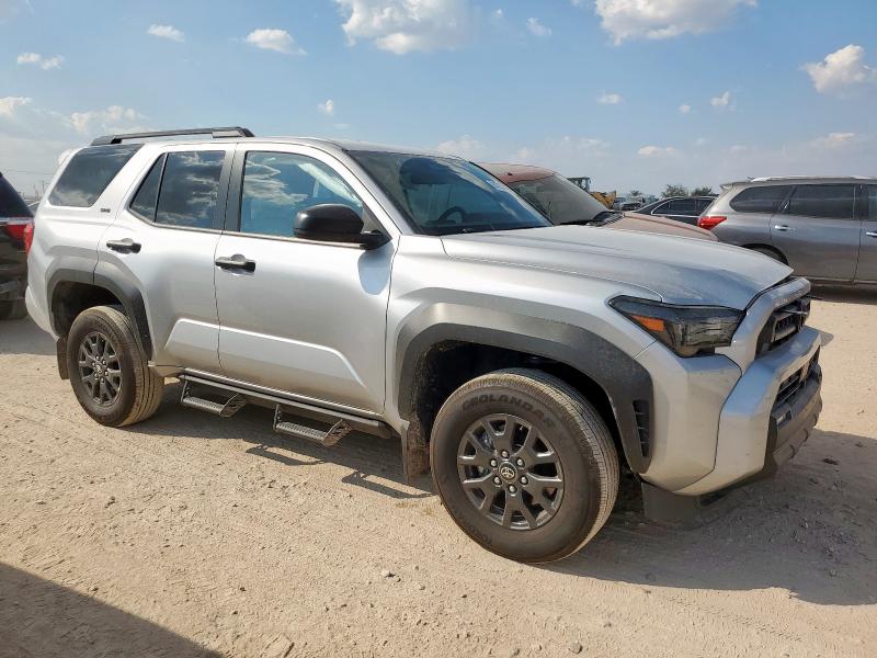 JTEVA5AR3S5002713 - 2025 TOYOTA 4RUNNER SR5 银色 照片 4