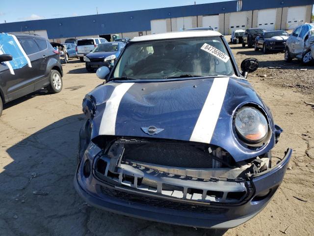 WMWXP5C5XG2D13540 - 2016 MINI COOPER BLUE photo 5