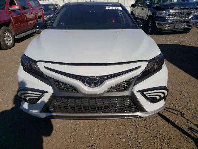 4T1K61BKXPU099405 - 2023 TOYOTA CAMRY XSE WHITE photo 5