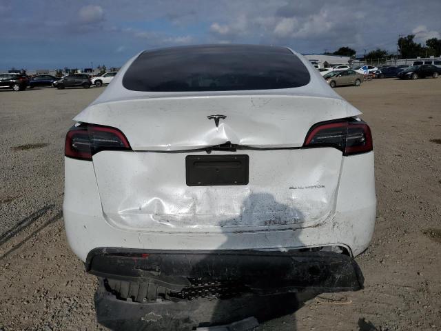 7SAYGDEE8PA068598 - 2023 TESLA MODEL Y Weiß Foto 6