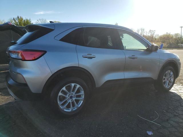 1FMCU9G60NUA43992 - 2022 FORD ESCAPE SE SILVER photo 3