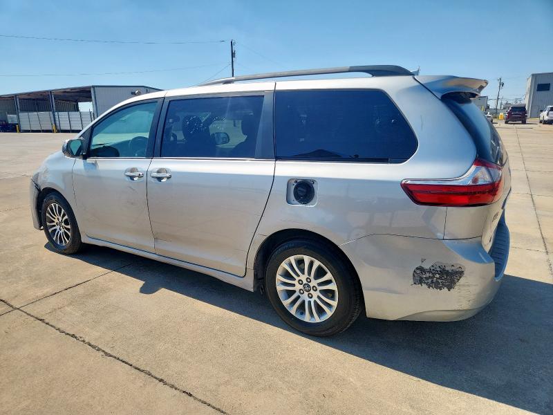 5TDYZ3DC3JS920329 - 2018 TOYOTA SIENNA XLE Srebrny zdjęcie 2