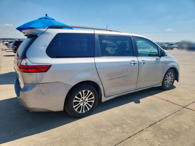 5TDYZ3DC3JS920329 - 2018 TOYOTA SIENNA XLE Srebrny zdjęcie 3