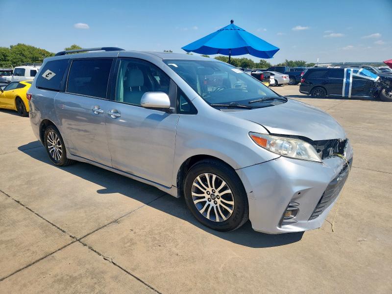 5TDYZ3DC3JS920329 - 2018 TOYOTA SIENNA XLE Srebrny zdjęcie 4