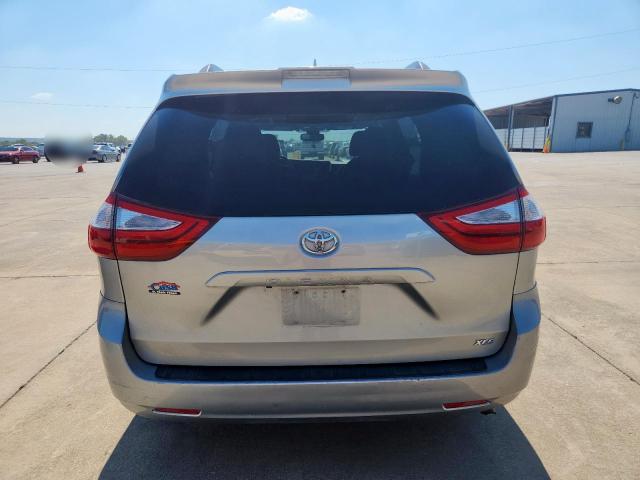 5TDYZ3DC3JS920329 - 2018 TOYOTA SIENNA XLE Srebrny zdjęcie 6