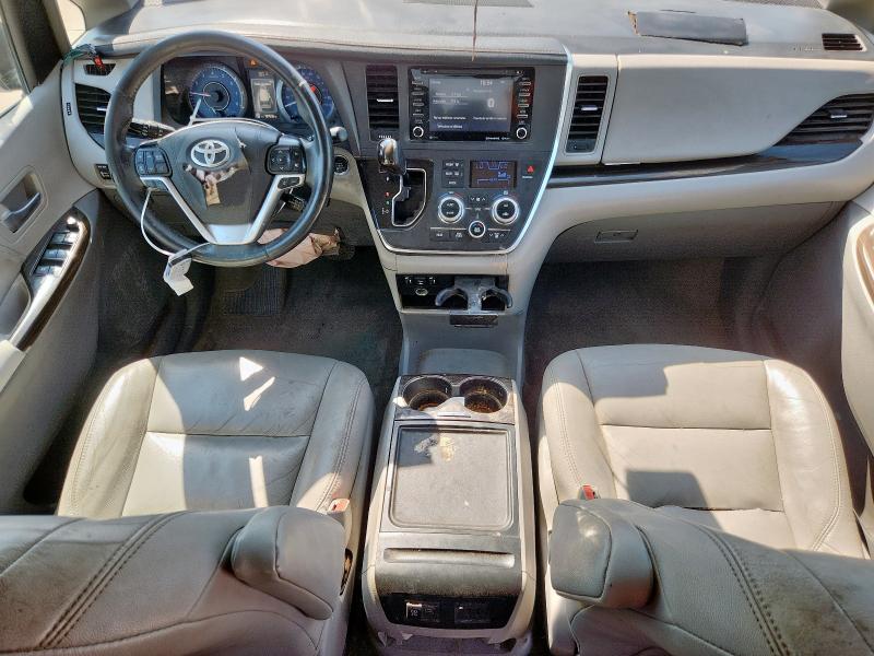 5TDYZ3DC3JS920329 - 2018 TOYOTA SIENNA XLE Srebrny zdjęcie 8