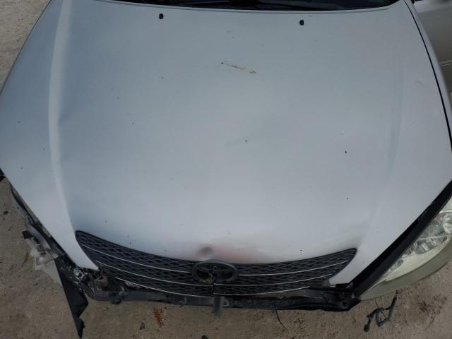 4T1BF32K34U081013 - 2004 TOYOTA CAMRY LE Argent photo 11