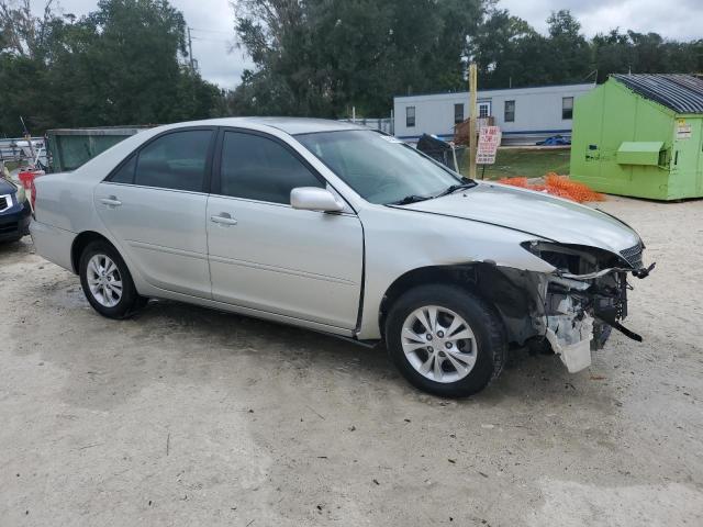 4T1BF32K34U081013 - 2004 TOYOTA CAMRY LE Argent photo 4