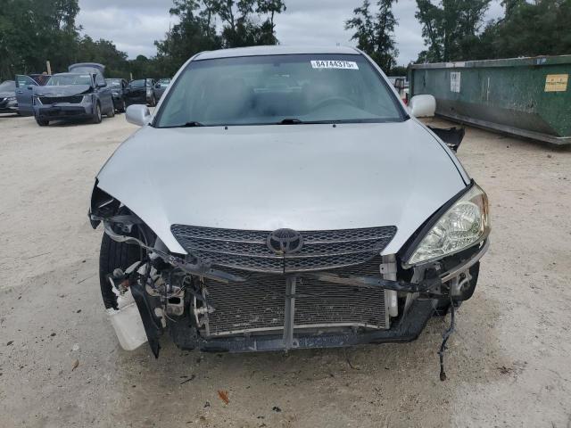 4T1BF32K34U081013 - 2004 TOYOTA CAMRY LE Argent photo 5