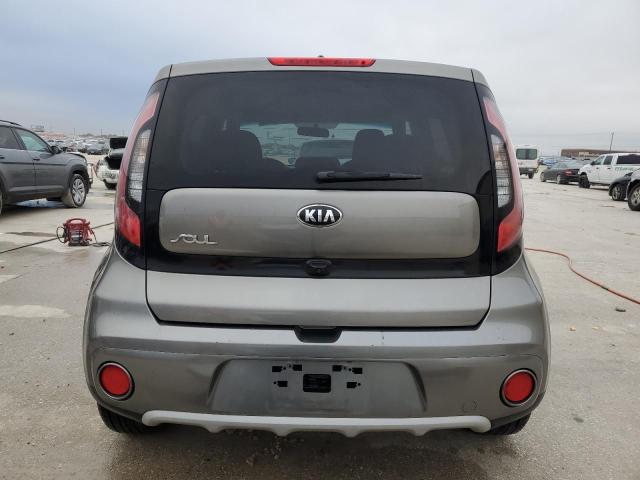 KNDJP3A51K7698818 - 2019 KIA SOUL + GRAY photo 6