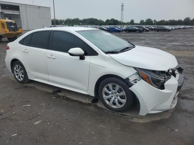 5YFEPMAE5MP151317 - 2021 TOYOTA COROLLA LE Weiß Foto 4