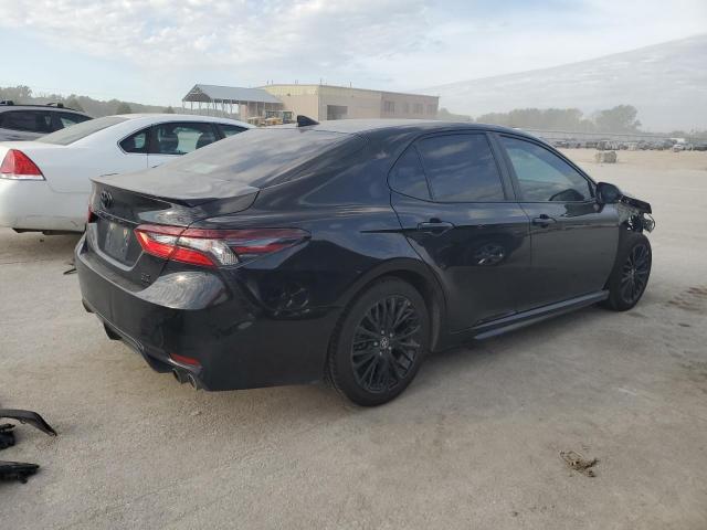4T1T11BK5NU061290 - 2022 TOYOTA CAMRY SE შავი ფოტო 3