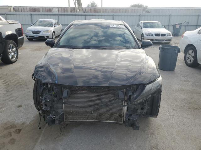 4T1T11BK5NU061290 - 2022 TOYOTA CAMRY SE შავი ფოტო 5