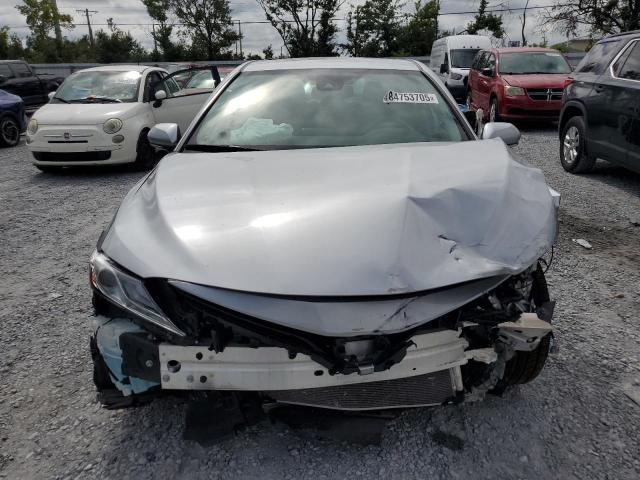 4T1F11AK7RU895016 - 2024 TOYOTA CAMRY XLE SILVER photo 5