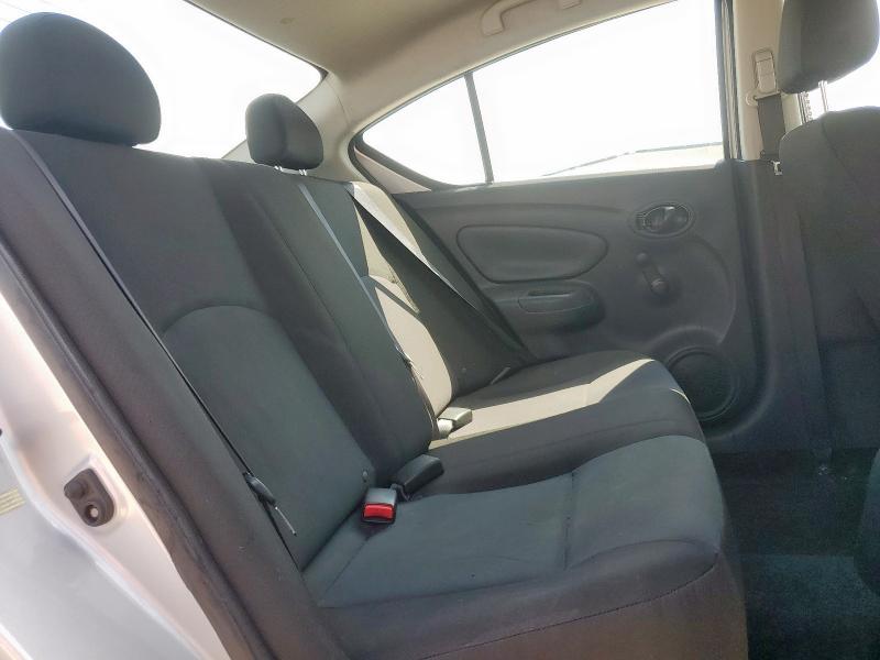 3N1CN7AP4JL858033 - 2018 NISSAN VERSA S Gümüş foto 10