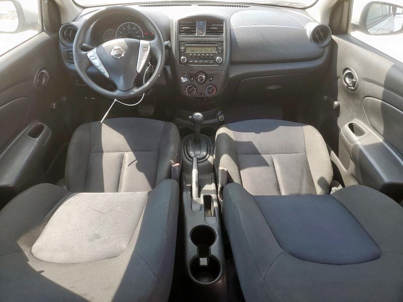 3N1CN7AP4JL858033 - 2018 NISSAN VERSA S Gümüş foto 8