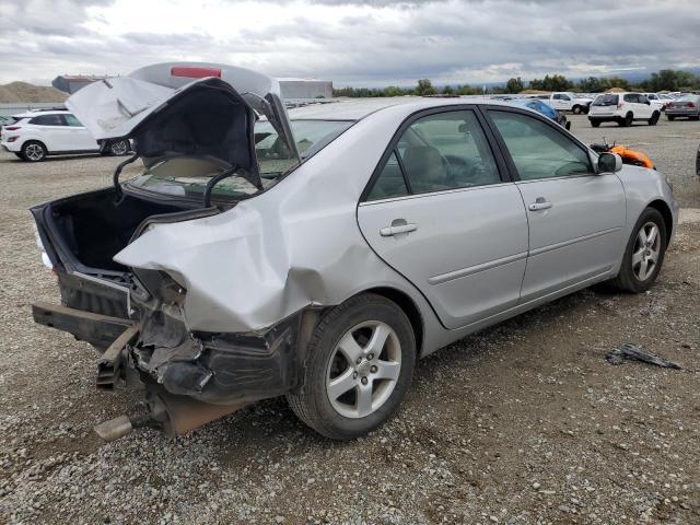 JTDBE32K920099091 - 2002 TOYOTA CAMRY LE 银色 照片 3