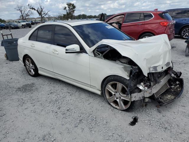 WDDGF5EB1BR160980 - 2011 MERCEDES-BENZ C 300 WHITE photo 4