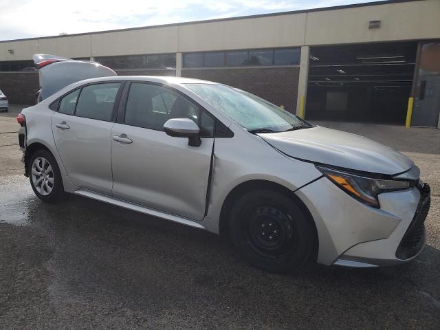 5YFEPMAE2MP209447 - 2021 TOYOTA COROLLA LE Grau Foto 4