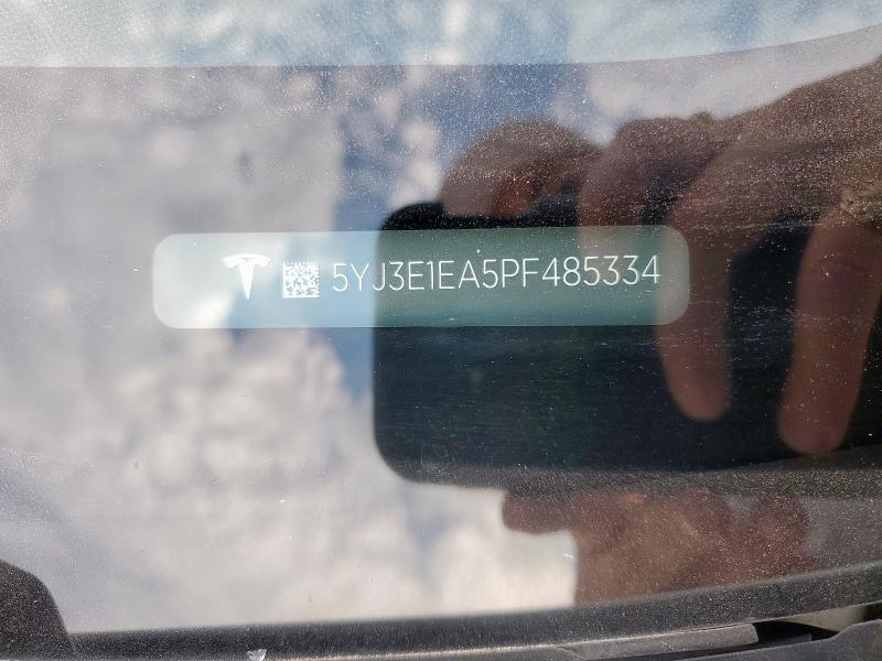 5YJ3E1EA5PF485334 - 2023 TESLA MODEL 3 Weiß Foto 12