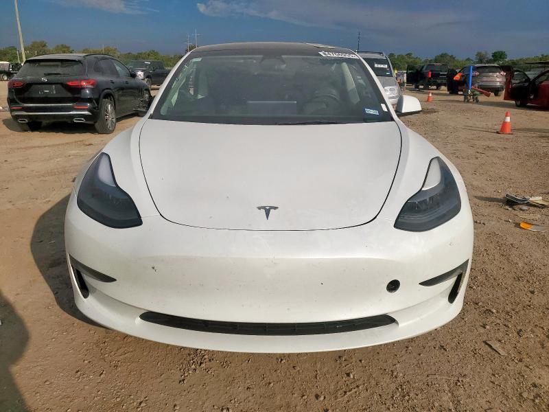 5YJ3E1EA5PF485334 - 2023 TESLA MODEL 3 Weiß Foto 5