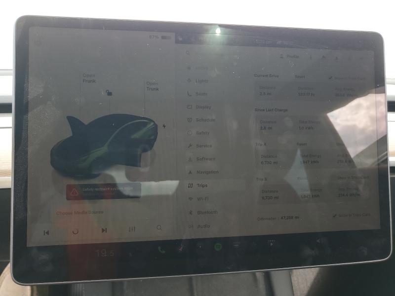 5YJ3E1EA5PF485334 - 2023 TESLA MODEL 3 Weiß Foto 9