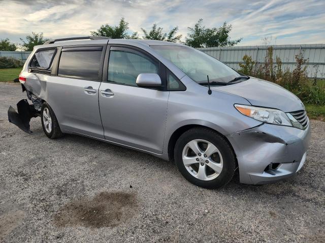 5TDKK3DC1ES421173 - 2014 TOYOTA SIENNA LE Մոխրագույն լուսանկար 4