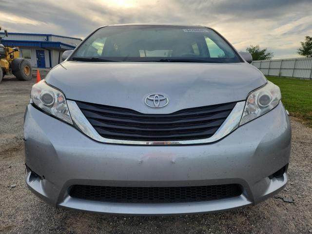 5TDKK3DC1ES421173 - 2014 TOYOTA SIENNA LE Մոխրագույն լուսանկար 5